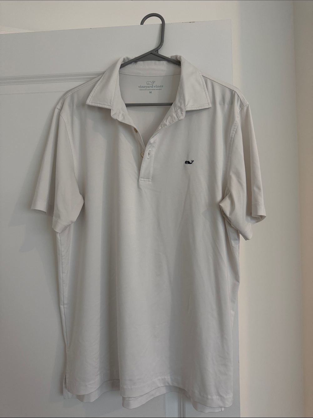 Vineyard Vines Men's White Polo with Navy Whale Logo